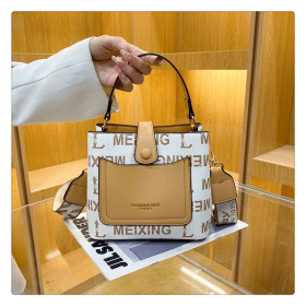 Sac à bandoulière rétro à large sangle pour femme, design de niche, luxe, unique initié, la mode 2024