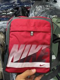 Sacoche Adidas et lacoste et nike