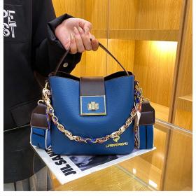 Sac à bandoulière Lenno kangourou en cuir souple design de luxe pour femme