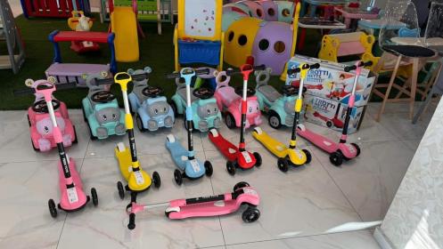 Trottinette Enfant à 3 Roues Lumineuses, Pliable à Hauteur Réglable pour Enfants